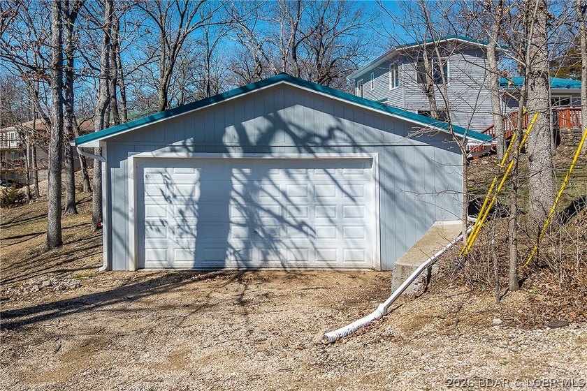 Newer metal roof, gutters &amp; downspouts, newer vinyl siding - photo 46