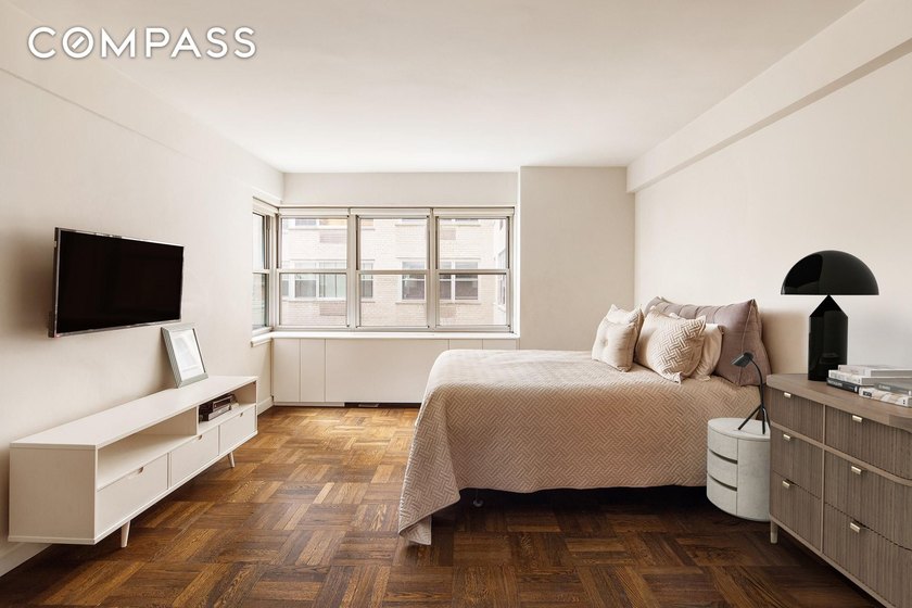 Nestled in Manhattan's Gold Coast, this renovated studio in the - photo 4
