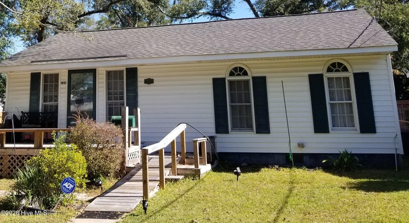 Sunset Park | 3BR | No HOA | One Level | Workshop | Large Fenced - photo 2