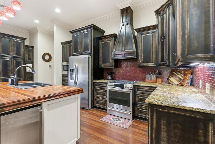 Perfectly situated on nearly 5 acres, a 5000 sq ft home plus a - photo 19