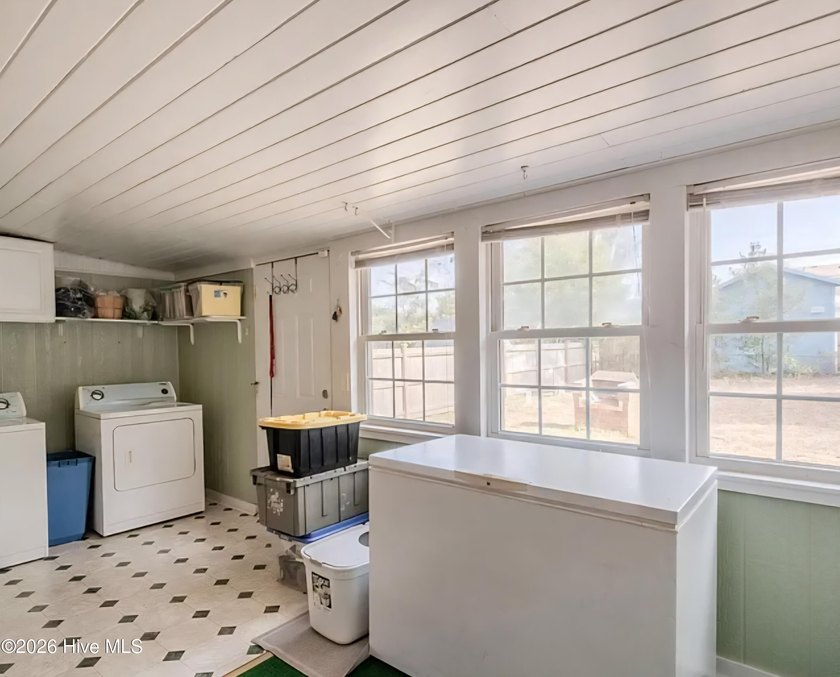 Sunset Park | 3BR | No HOA | One Level | Workshop | Large Fenced - photo 10