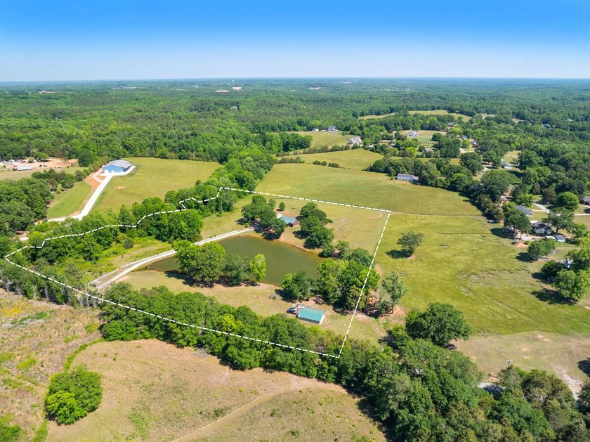 RARE opportunity to own a private retreat-style property just - photo 46