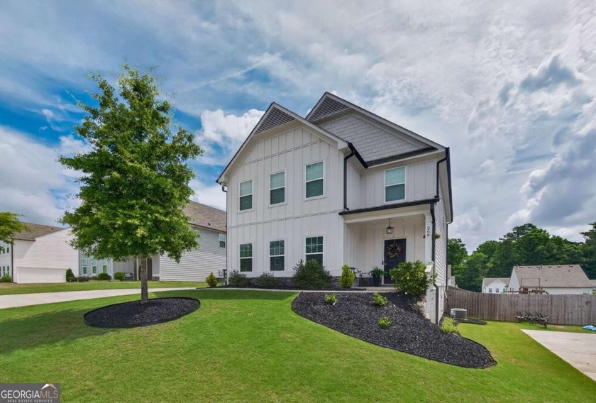 Welcome to 266 Shoals Bridge Road in the highly sought-after - photo 3