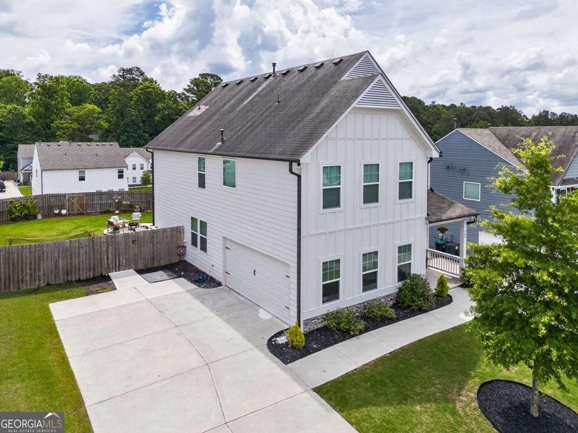Welcome to 266 Shoals Bridge Road in the highly sought-after - photo 4