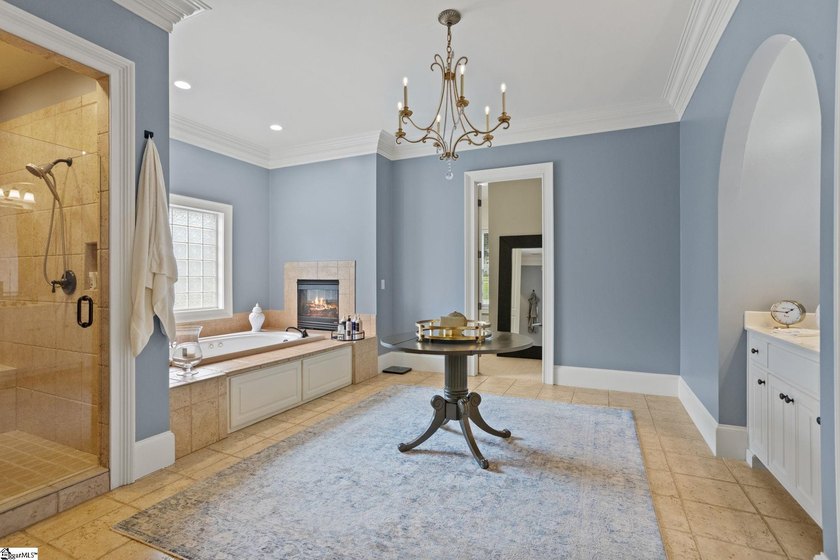 You've found it! Ideal in-town retreat to gather your family &amp; - photo 27