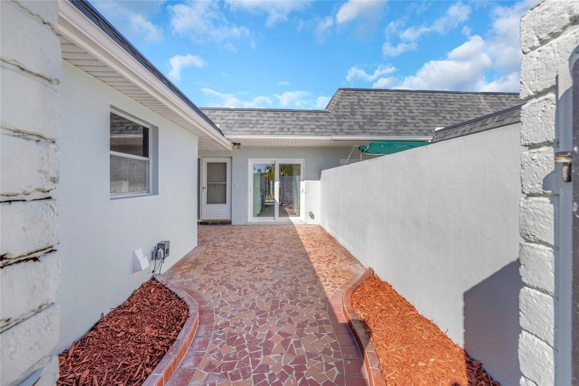 * * BEAUTIFULLY RENOVATED * * BEST VALUE * * PRICED TO SELL * * - photo 3