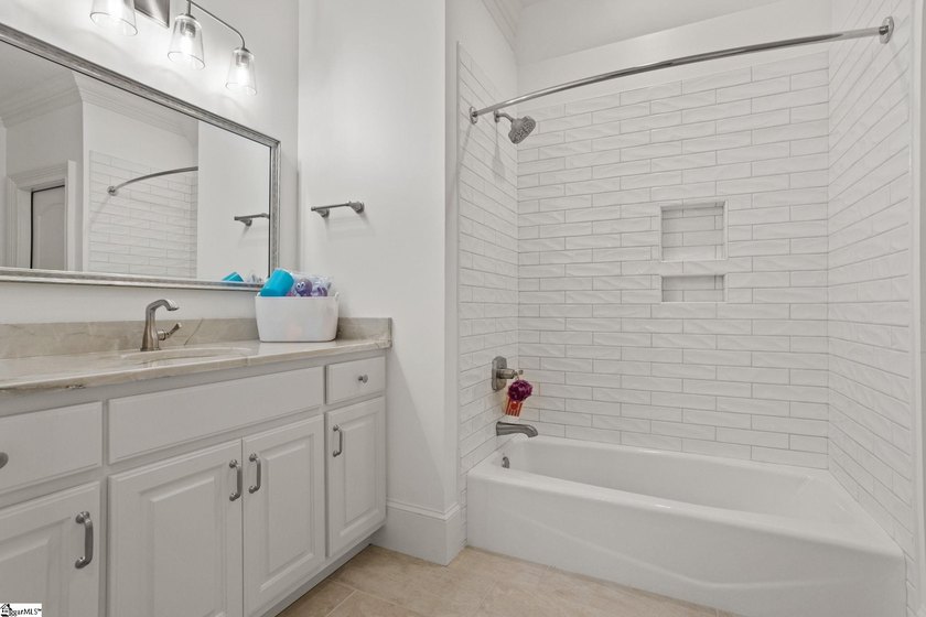 You've found it! Ideal in-town retreat to gather your family &amp; - photo 36