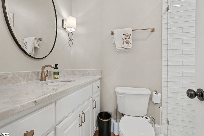 You've found it! Ideal in-town retreat to gather your family &amp; - photo 38