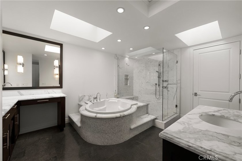 Perched on the coveted Corona del Mar bluff, this exceptional - photo 15