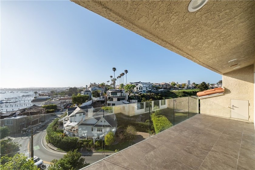 Perched on the coveted Corona del Mar bluff, this exceptional - photo 17