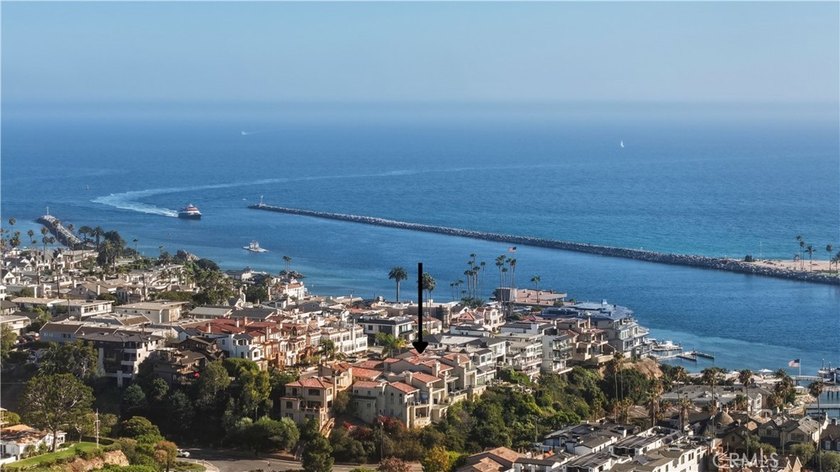 Perched on the coveted Corona del Mar bluff, this exceptional - photo 25