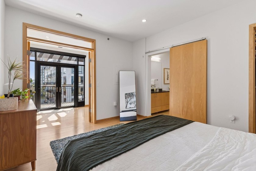 Top-floor condo in an incredible location in the Loop Calhoun - photo 16