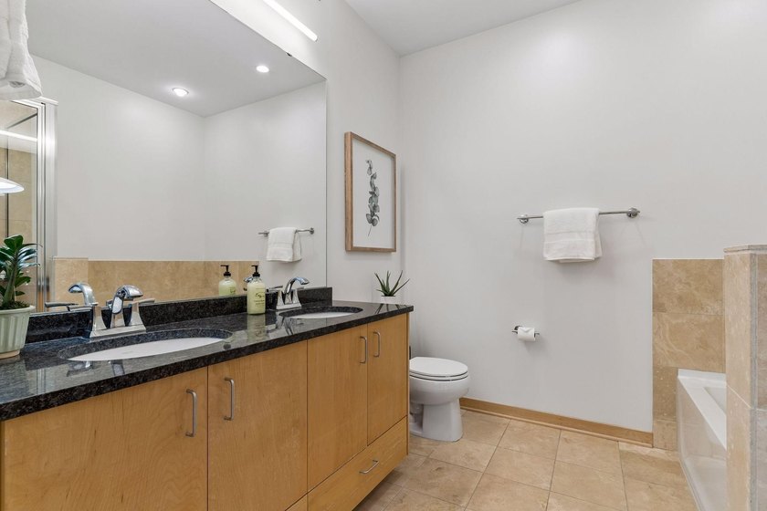 Top-floor condo in an incredible location in the Loop Calhoun - photo 18