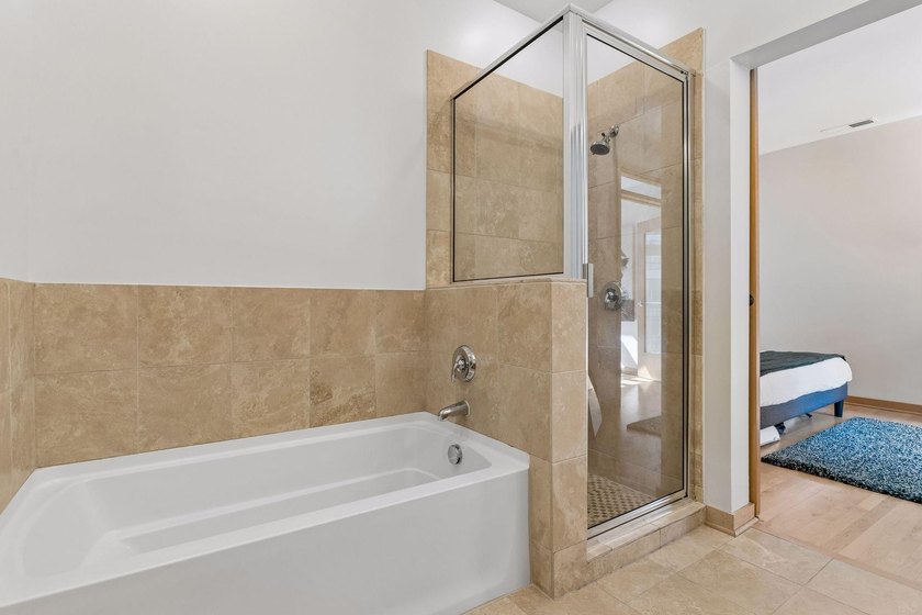 Top-floor condo in an incredible location in the Loop Calhoun - photo 19