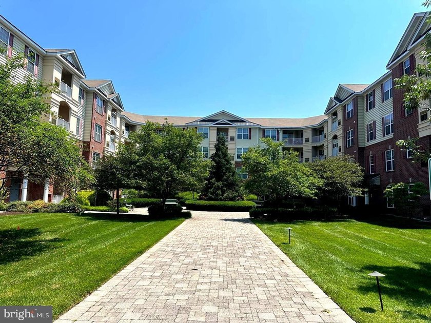 Welcome to 1119 Colts Circle, located in Carriage Park at - photo 24