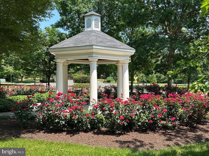 Welcome to 1119 Colts Circle, located in Carriage Park at - photo 25
