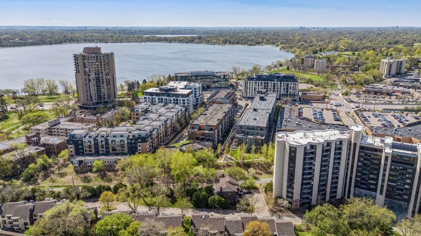 Top-floor condo in an incredible location in the Loop Calhoun - photo 38
