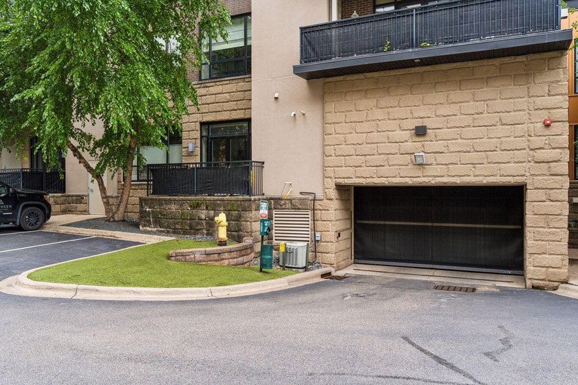 Top-floor condo in an incredible location in the Loop Calhoun - photo 40