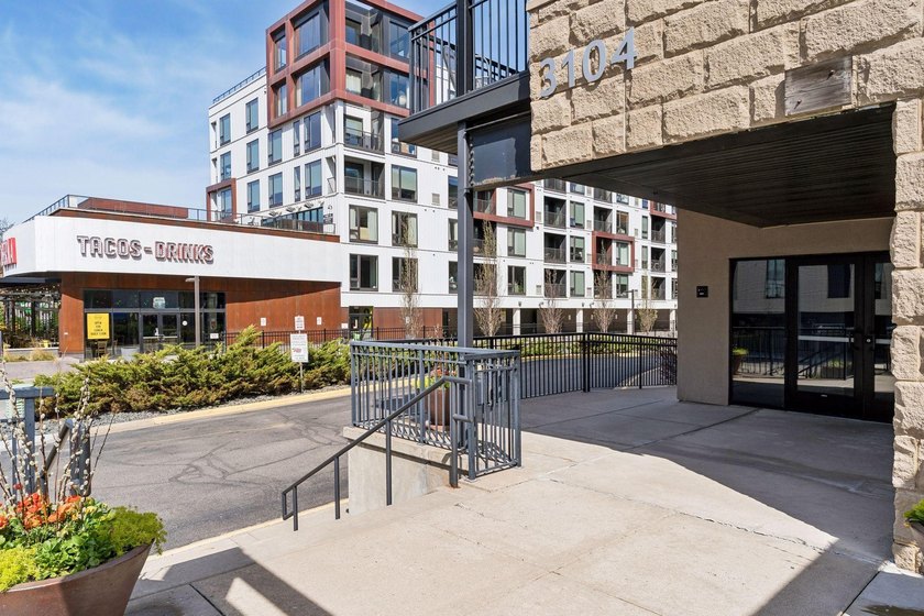 Top-floor condo in an incredible location in the Loop Calhoun - photo 41