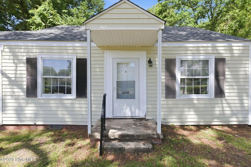 Updated two-bedroom one-bathroom home within minutes of medical - photo 2