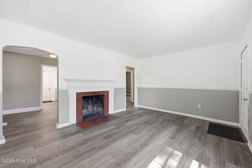 Updated two-bedroom one-bathroom home within minutes of medical - photo 5
