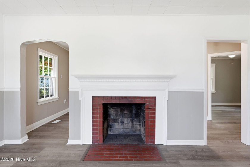 Updated two-bedroom one-bathroom home within minutes of medical - photo 6