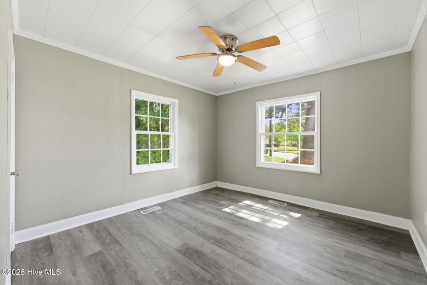 Updated two-bedroom one-bathroom home within minutes of medical - photo 9