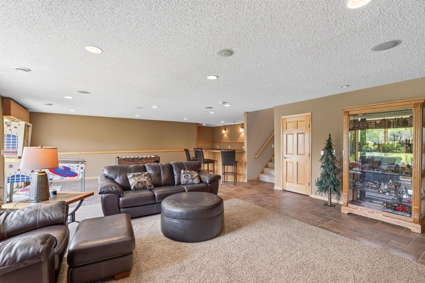 We are under contract. No more showings accepted. Welcome to - photo 14