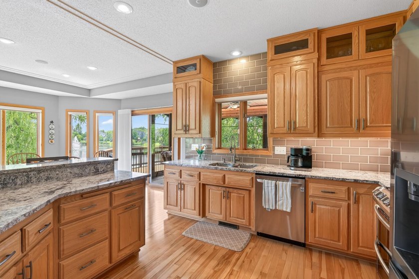 We are under contract. No more showings accepted. Welcome to - photo 22