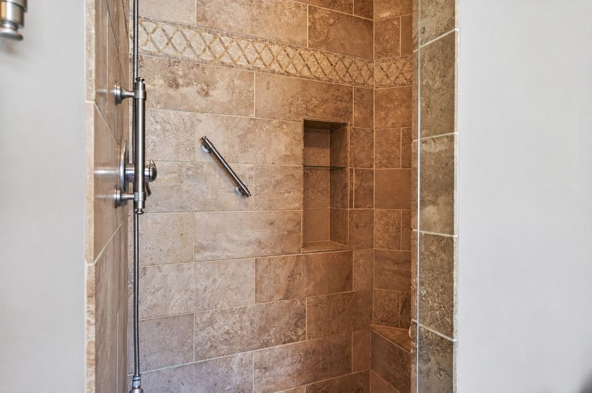 We are under contract. No more showings accepted. Welcome to - photo 28