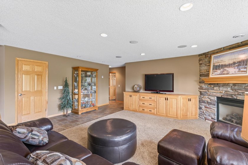 We are under contract. No more showings accepted. Welcome to - photo 30