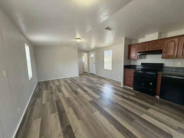 FIRST MONTH SITE RENT FREE WHEN PURCHASED! Prefer to rent? For a - photo 3