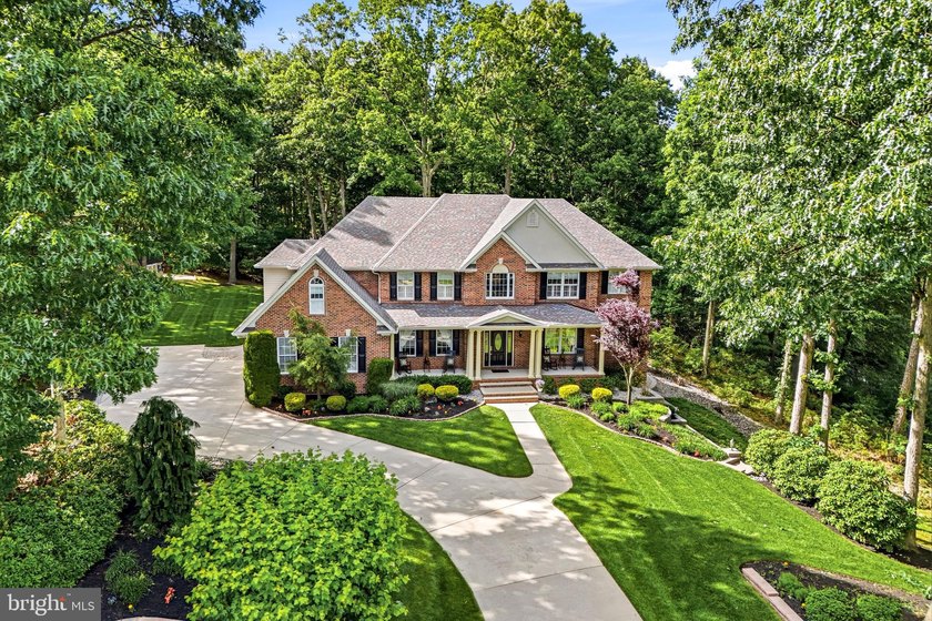 Welcome to 25 Foxtail Court, an extraordinary custom-built - photo 2
