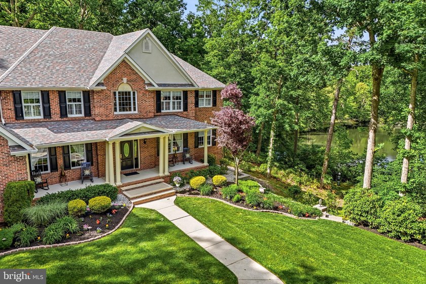 Welcome to 25 Foxtail Court, an extraordinary custom-built - photo 3