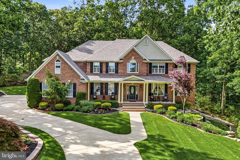 Welcome to 25 Foxtail Court, an extraordinary custom-built - photo 4
