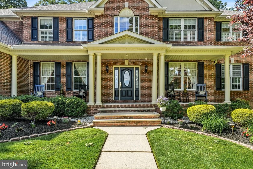 Welcome to 25 Foxtail Court, an extraordinary custom-built - photo 6