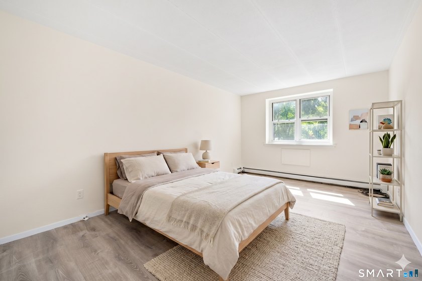 Newly renovated spacious 1 bedroom condo in the heart of - photo 7