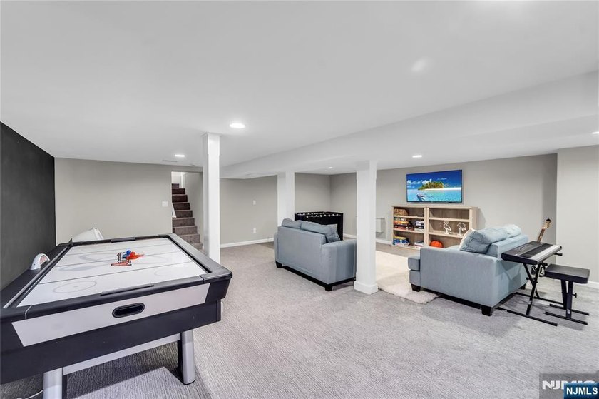Welcome to 11 Amelia Drive in Old Tappan - a fully upgraded - photo 19