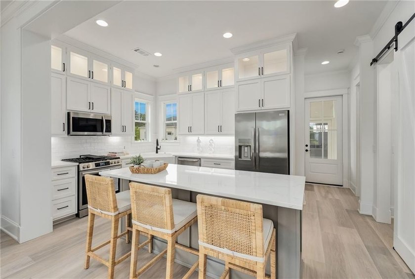This Ross Bridge model home is 2B/2B, 1200 sq.ft. located in The - photo 8