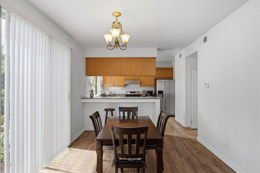 Welcome to this beautifully maintained 3-bedroom, 3-bathroom - photo 12