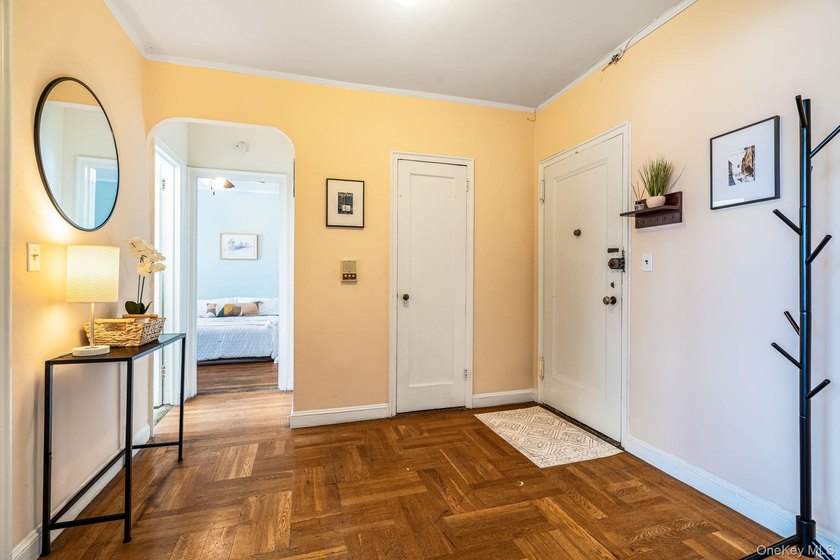 Commuters Dream!! Step into this spacious sun-drenched 1-bedroom - photo 8