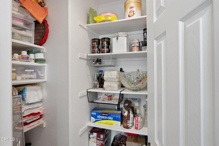 Welcome to this beautifully maintained 3-bedroom, 3-bathroom - photo 19