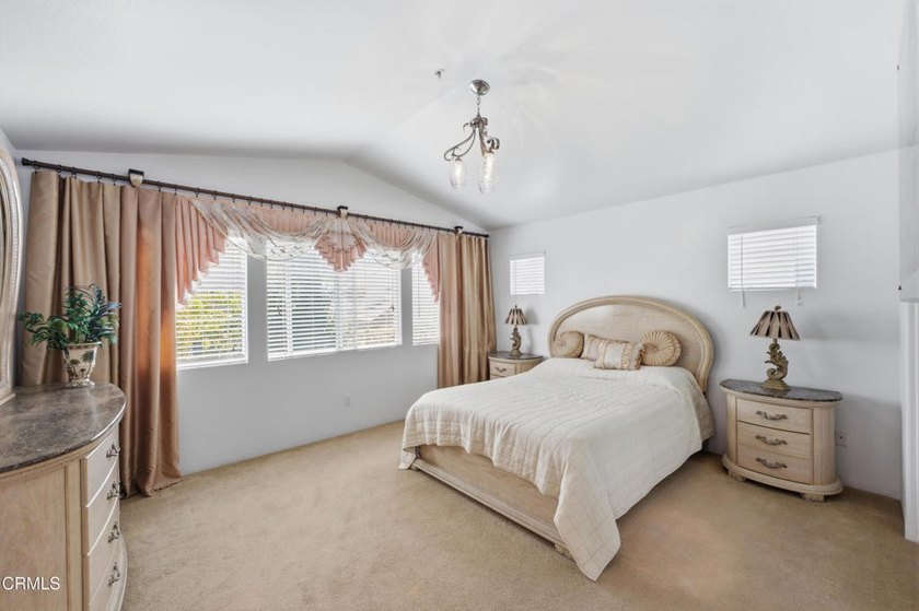 Welcome to this beautifully maintained 3-bedroom, 3-bathroom - photo 21
