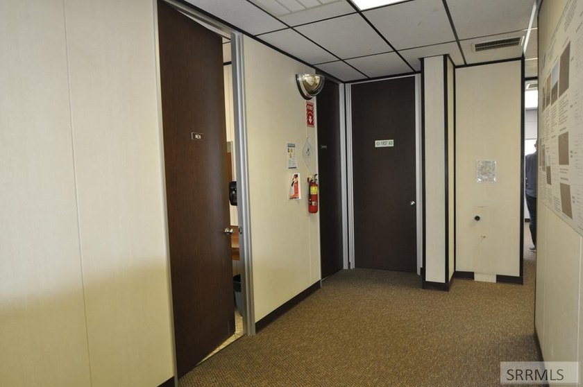 An exceptional opportunity to acquire a versatile commercial - photo 23