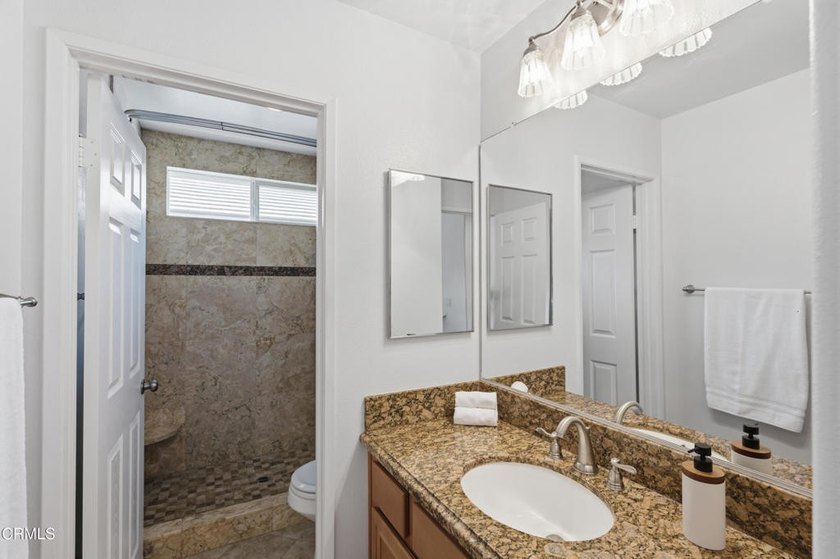 Welcome to this beautifully maintained 3-bedroom, 3-bathroom - photo 24
