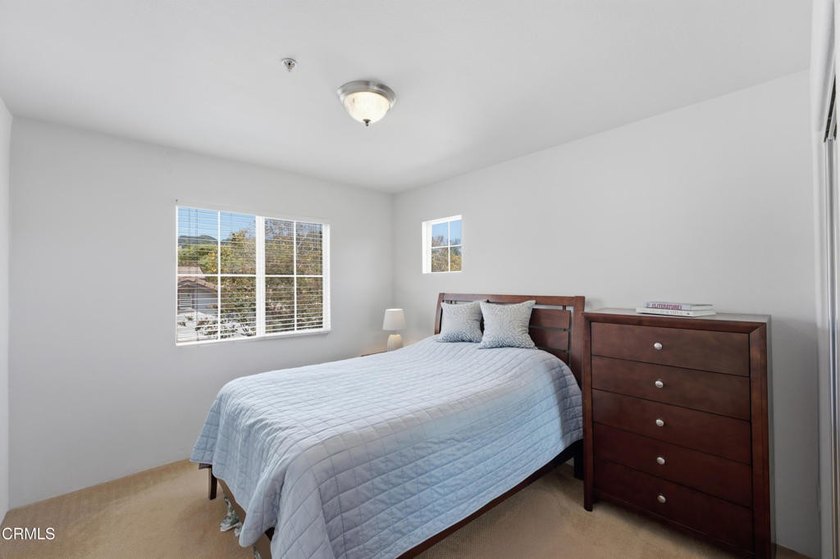 Welcome to this beautifully maintained 3-bedroom, 3-bathroom - photo 27