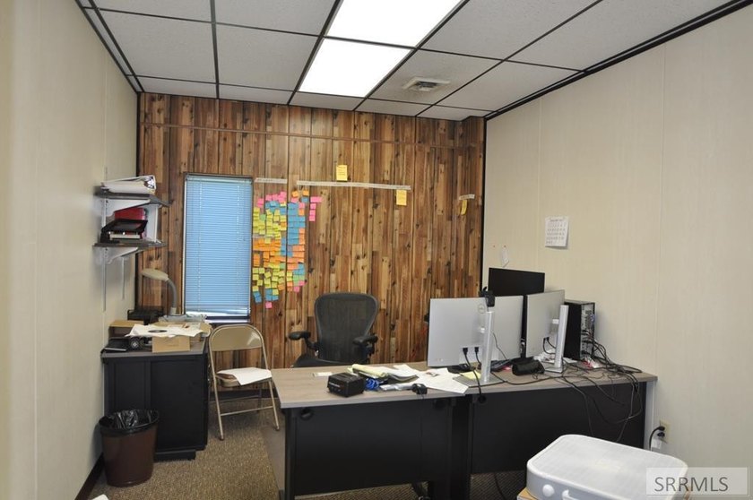 An exceptional opportunity to acquire a versatile commercial - photo 30