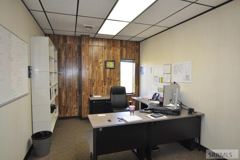 An exceptional opportunity to acquire a versatile commercial - photo 34