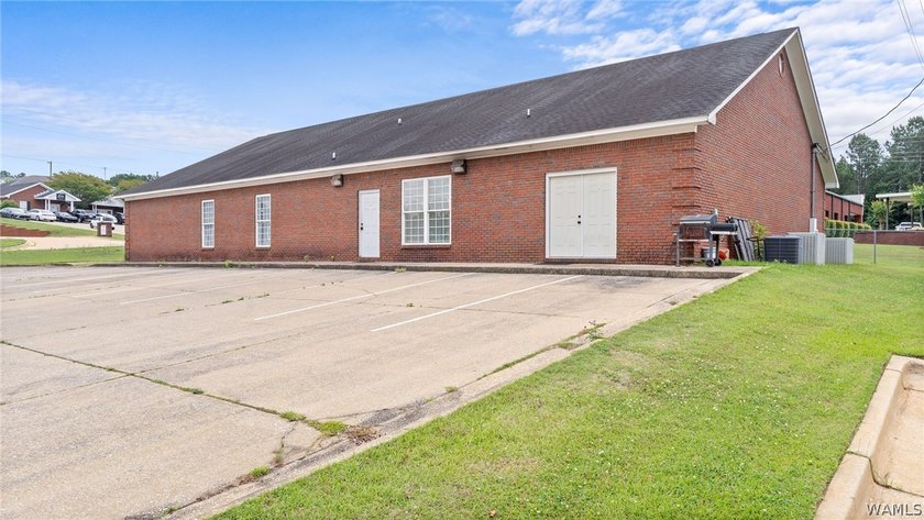 Position your business for success with this versatile 4,600+ SF - photo 5