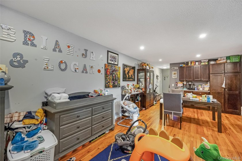Ground level deluxe 1-bedroom, 1-bath co-op located in a - photo 14